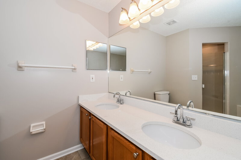 1,870/Mo, 11717 E Cherry Bark Dr Jacksonville, FL 32218 Bathroom View 2