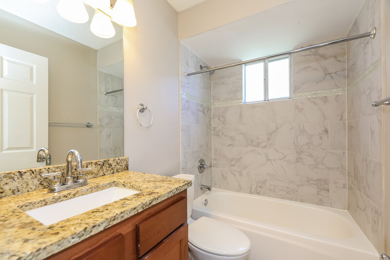 1,895/Mo, 282 Aquarius Cir W Jacksonville, FL 32216 Main Bathroom View