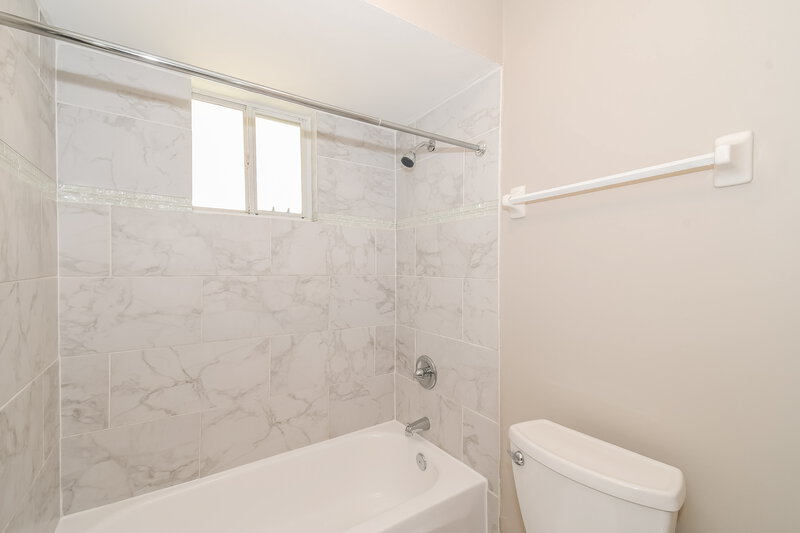 2,005/Mo, 282 Aquarius Cir W Jacksonville, FL 32216 Master Bathroom View