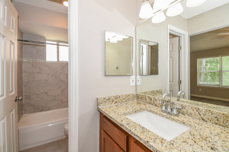 2,005/Mo, 282 Aquarius Cir W Jacksonville, FL 32216 Master Bathroom View 2