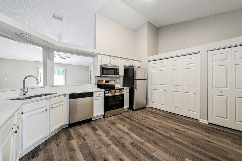 2,770/Mo, 3733 Star Leaf Rd Jacksonville, FL 32210 Kitchen View