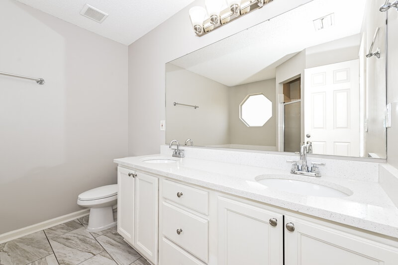 2,770/Mo, 3733 Star Leaf Rd Jacksonville, FL 32210 Main Bathroom View