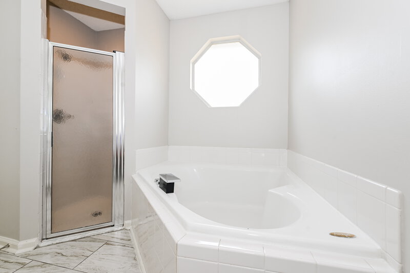 2,770/Mo, 3733 Star Leaf Rd Jacksonville, FL 32210 Main Bathroom View 2