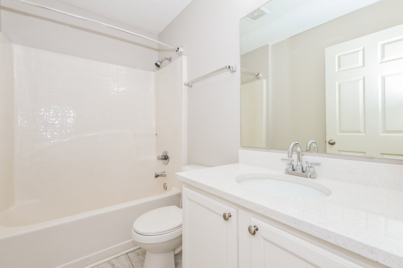 2,770/Mo, 3733 Star Leaf Rd Jacksonville, FL 32210 Bathroom View