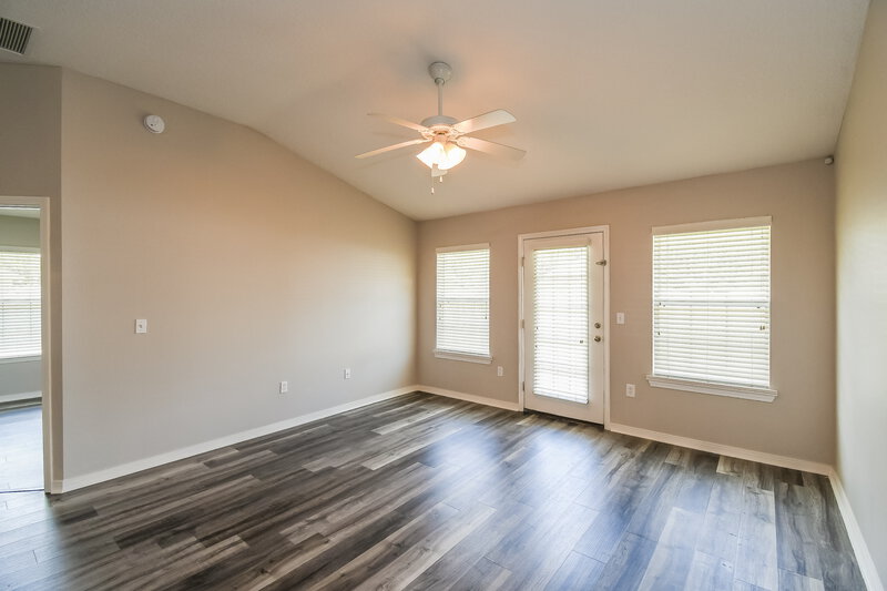2,640/Mo, 2074 Cherokee Cove Trl Jacksonville, FL 32221 Living Room View 2