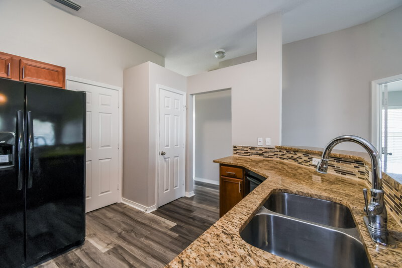 2,640/Mo, 2074 Cherokee Cove Trl Jacksonville, FL 32221 Kitchen View