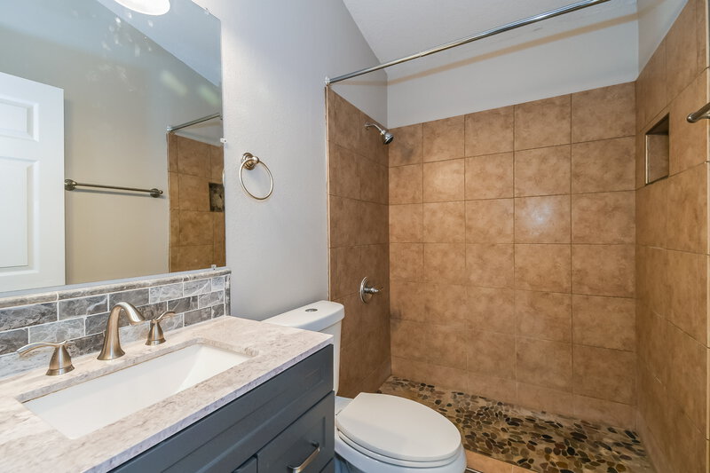 2,640/Mo, 2074 Cherokee Cove Trl Jacksonville, FL 32221 Main Bathroom View 2