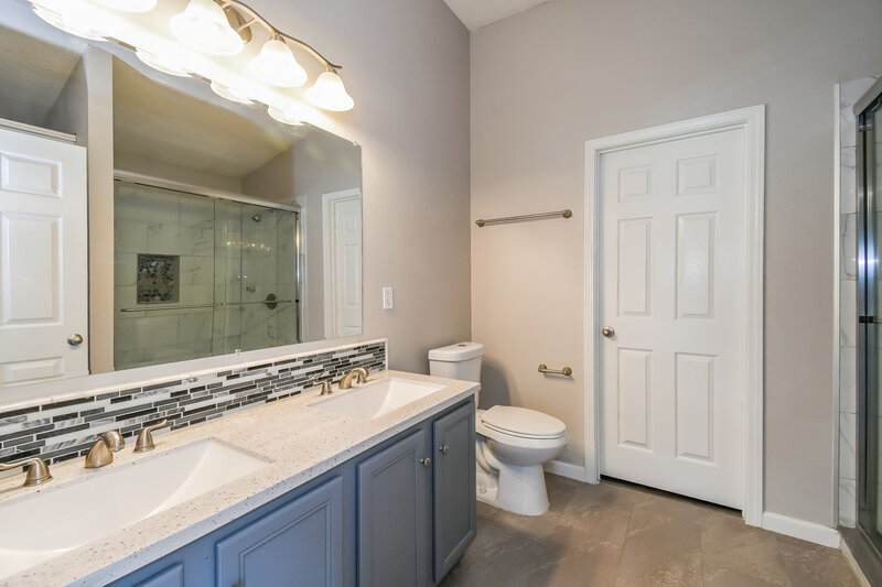2,640/Mo, 2074 Cherokee Cove Trl Jacksonville, FL 32221 Bathroom View