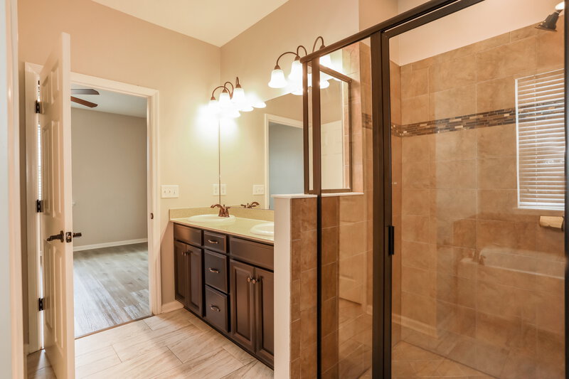 1,995/Mo, 3041 Holly Grove Ln Orange Park, FL 32073 Main Bathroom View 2