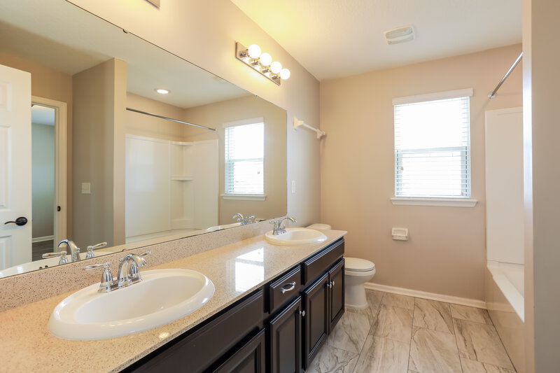 1,995/Mo, 3041 Holly Grove Ln Orange Park, FL 32073 Bathroom View