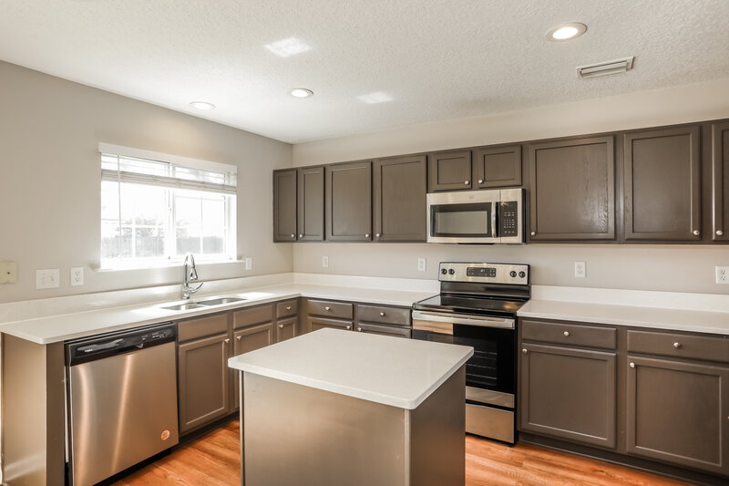 1,895/Mo, 9726 Hazel Lake Dr Jacksonville, FL 32222 Kitchen View 2