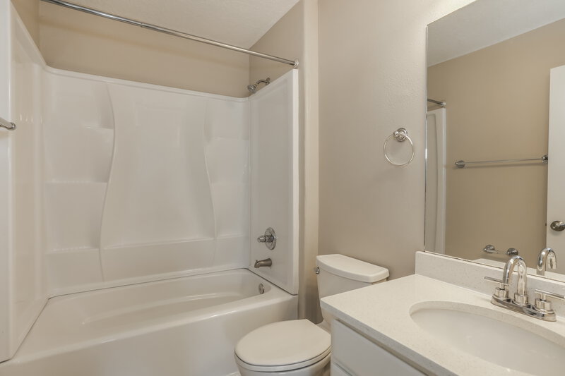 1,895/Mo, 9726 Hazel Lake Dr Jacksonville, FL 32222 Main Bathroom View