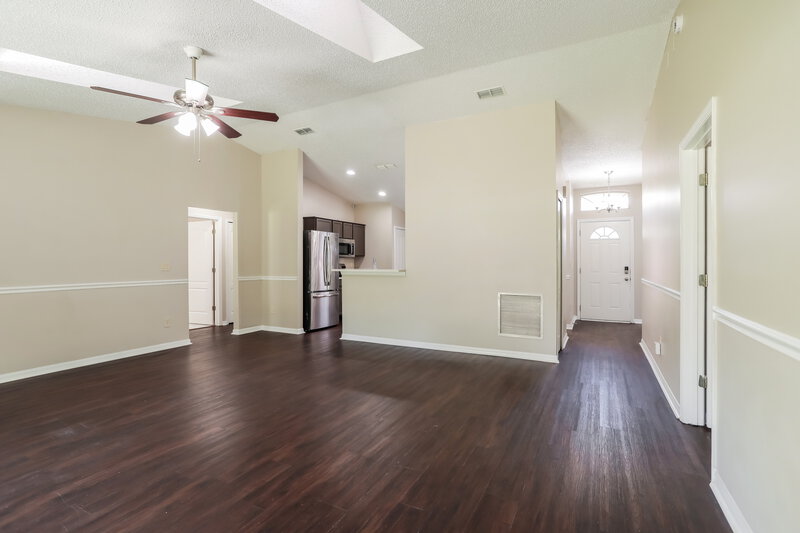 1,600/Mo, 282 Turtle Dove Dr Orange Park, FL 32073 Living Room View 2