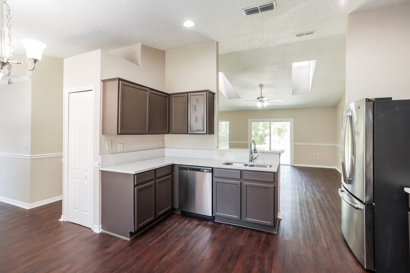 1,600/Mo, 282 Turtle Dove Dr Orange Park, FL 32073 Kitchen View 2