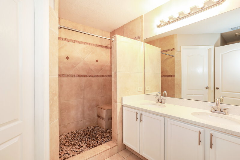 1,600/Mo, 282 Turtle Dove Dr Orange Park, FL 32073 Main Bathroom View