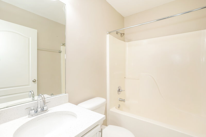 1,600/Mo, 282 Turtle Dove Dr Orange Park, FL 32073 Bathroom View