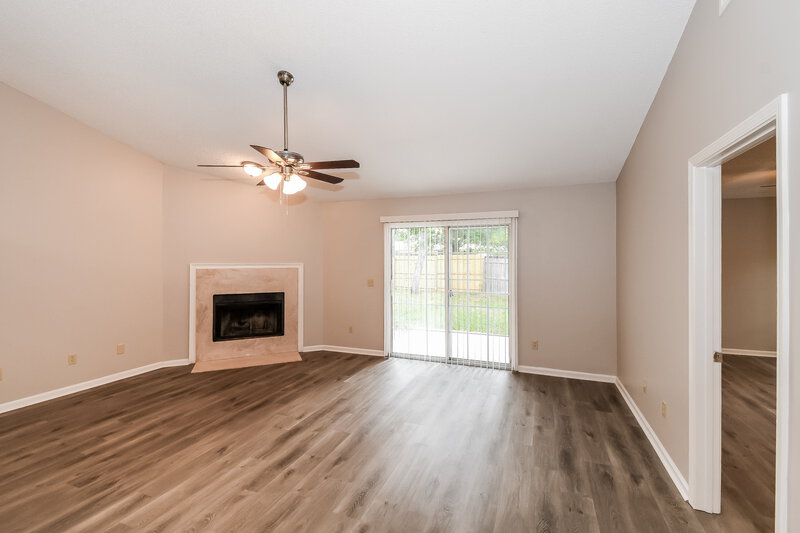 1,550/Mo, 7979 Mactavish Way N Jacksonville, FL 32244 Living Room View