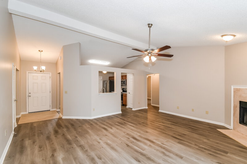 1,550/Mo, 7979 Mactavish Way N Jacksonville, FL 32244 Living Room View 2