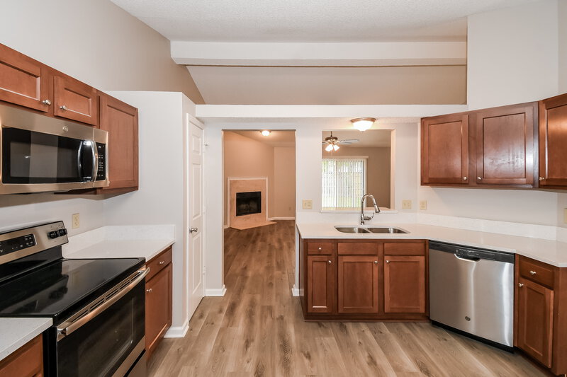 1,550/Mo, 7979 Mactavish Way N Jacksonville, FL 32244 Kitchen View 2