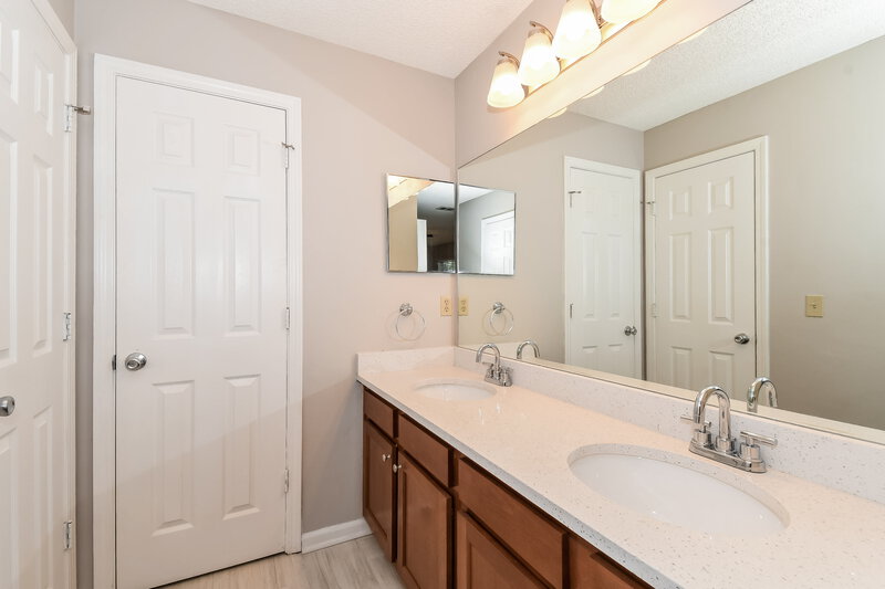 1,550/Mo, 7979 Mactavish Way N Jacksonville, FL 32244 Master Bathroom View