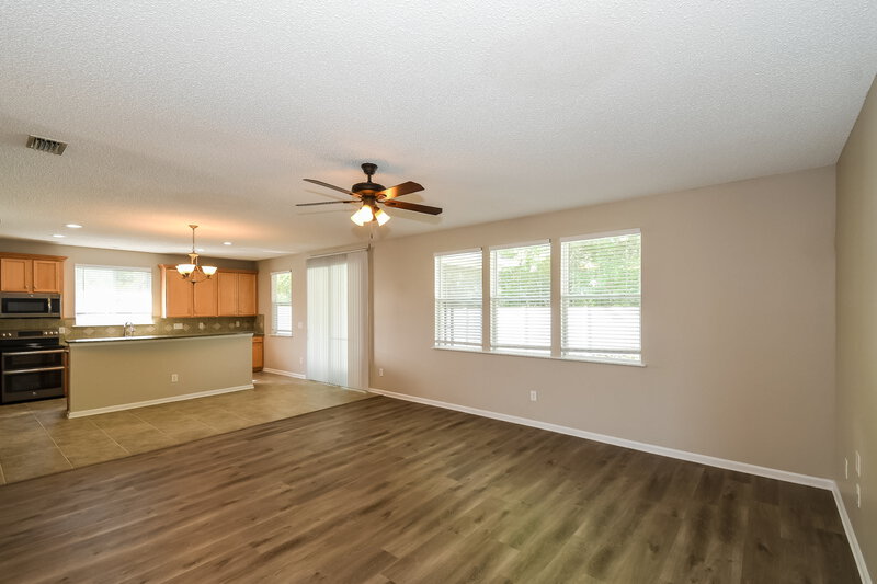 2,140/Mo, 7352 Hawks Point Ct Jacksonville, FL 32222 Living Room View 2