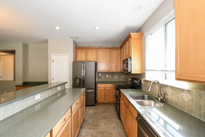 2,140/Mo, 7352 Hawks Point Ct Jacksonville, FL 32222 Kitchen View 2