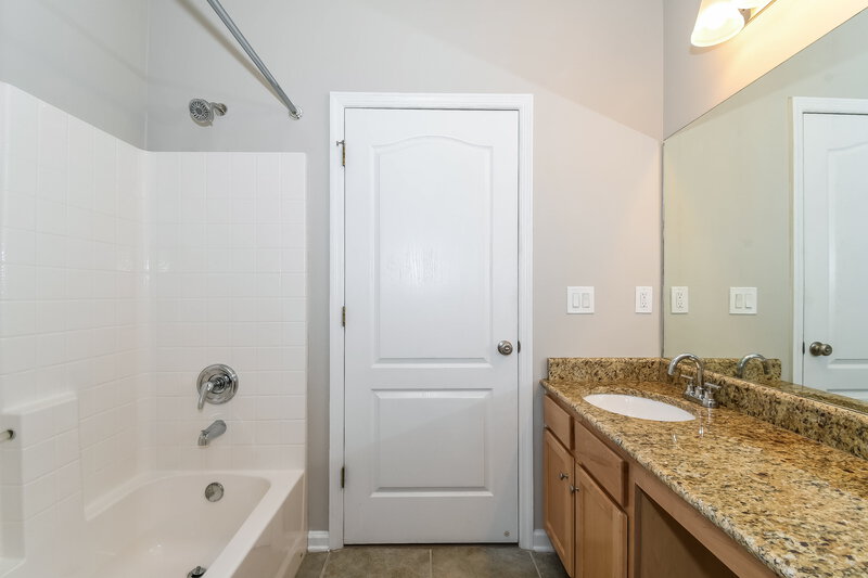 2,140/Mo, 7352 Hawks Point Ct Jacksonville, FL 32222 Bathroom View