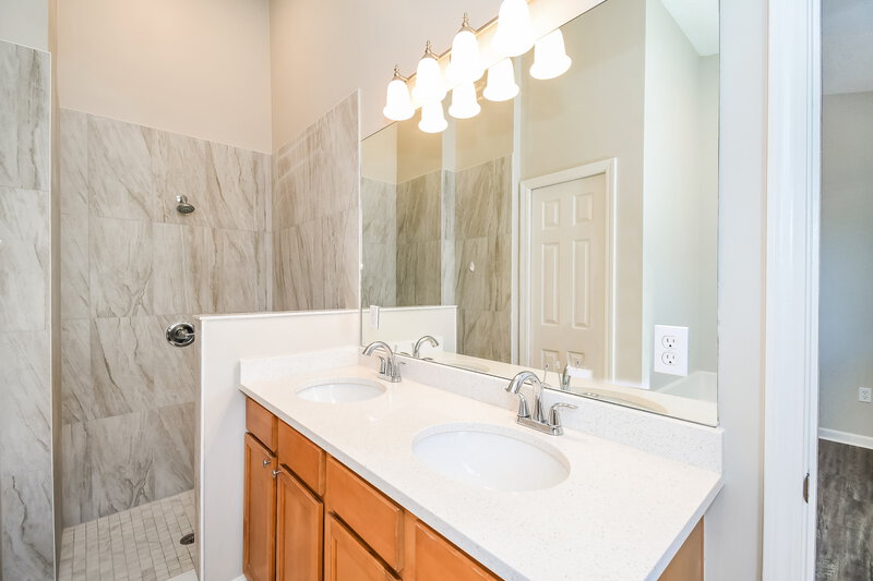 1,840/Mo, 8070 Welbeck Ln Jacksonville, FL 32244 Main Bathroom View 2