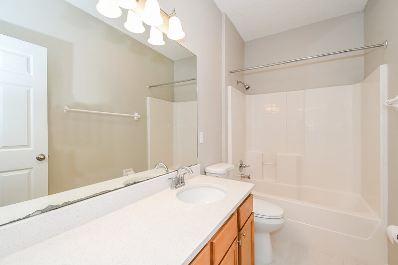 1,840/Mo, 8070 Welbeck Ln Jacksonville, FL 32244 Bathroom View