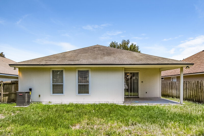 1,840/Mo, 8070 Welbeck Ln Jacksonville, FL 32244 Rear View