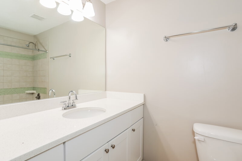 2,120/Mo, 4642 Ridge Point Ct Jacksonville, FL 32257 Main Bathroom View
