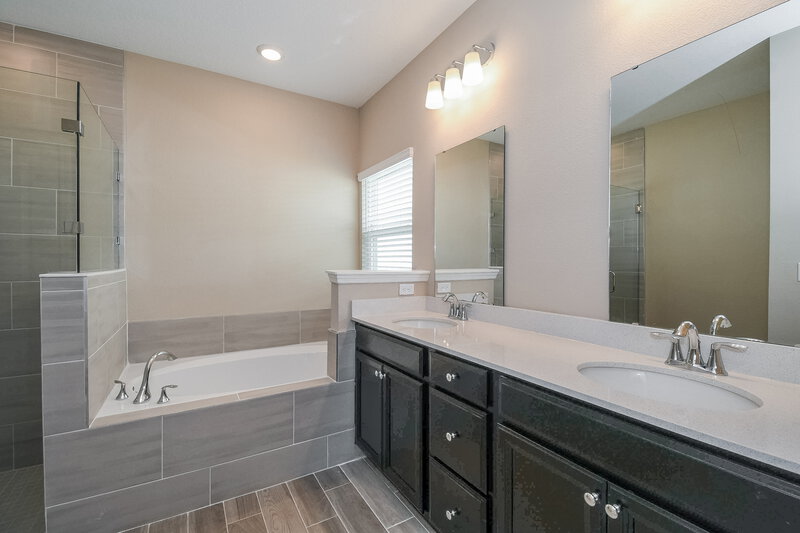 0/Mo, 9680 Lovage Lane Jacksonville, FL 32219 Main Bathroom View 2