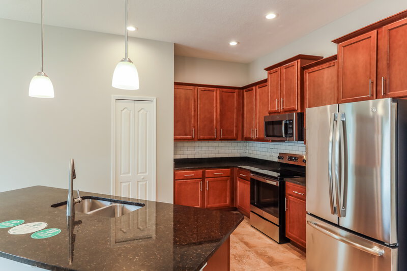 2,085/Mo, 1908 High Prairie Ln Middleburg, FL 32068 Kitchen View