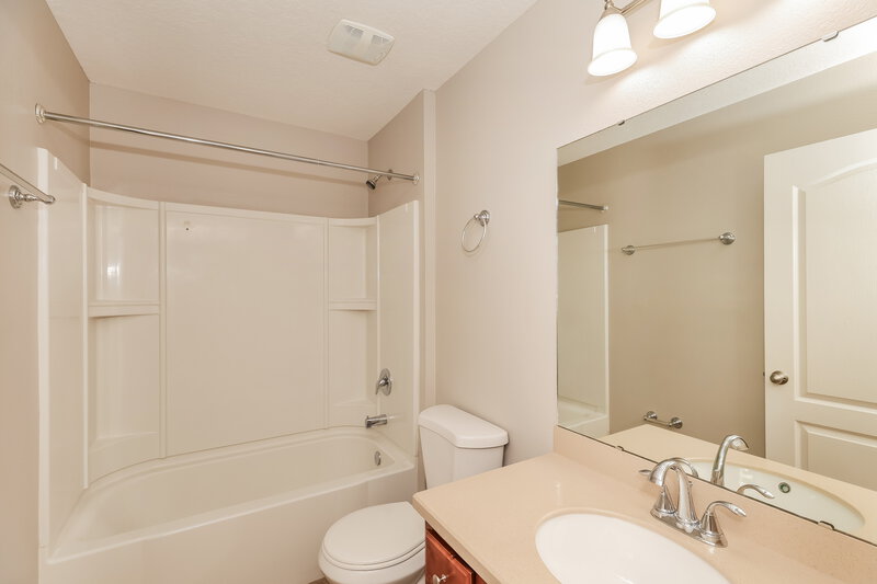 2,000/Mo, 1908 High Prairie Ln Middleburg, FL 32068 Bathroom View