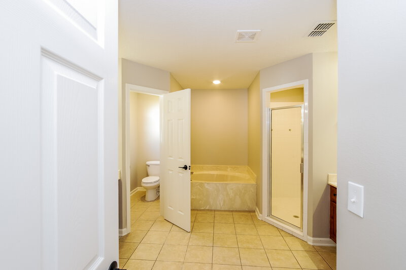2,310/Mo, 24 Robin Bay Dr Saint Augustine, FL 32092 Main Bathroom View