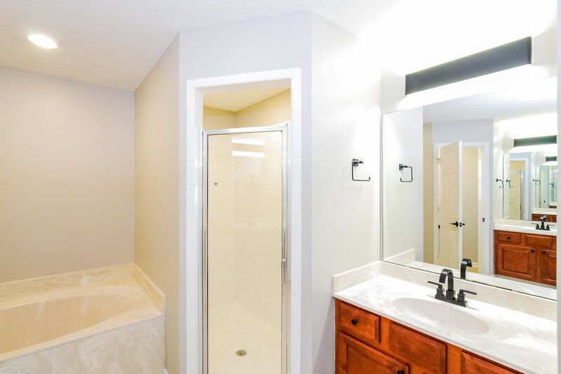 2,310/Mo, 24 Robin Bay Dr Saint Augustine, FL 32092 Main Bathroom View 2
