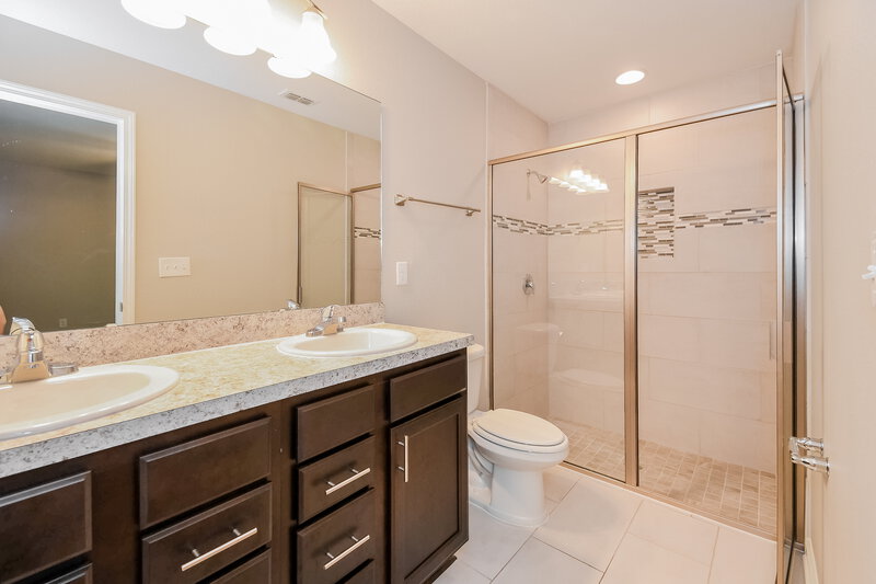1,850/Mo, 11235 Margarets Landing Pl Jacksonville, FL 32218 Main Bathroom View