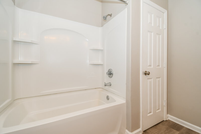 2,255/Mo, 1113 Coveyrise Ct Saint Augustine, FL 32092 Main Bathroom View 2