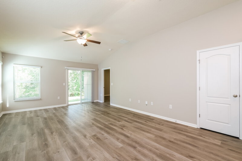 0/Mo, 7808 Meadow Walk Ln Jacksonville, FL 32256 Living Room View