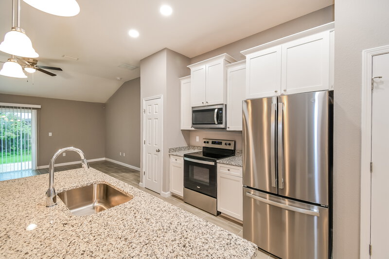 1,825/Mo, 6020 Patriots Landing Ln Jacksonville, FL 32244 Kitchen View