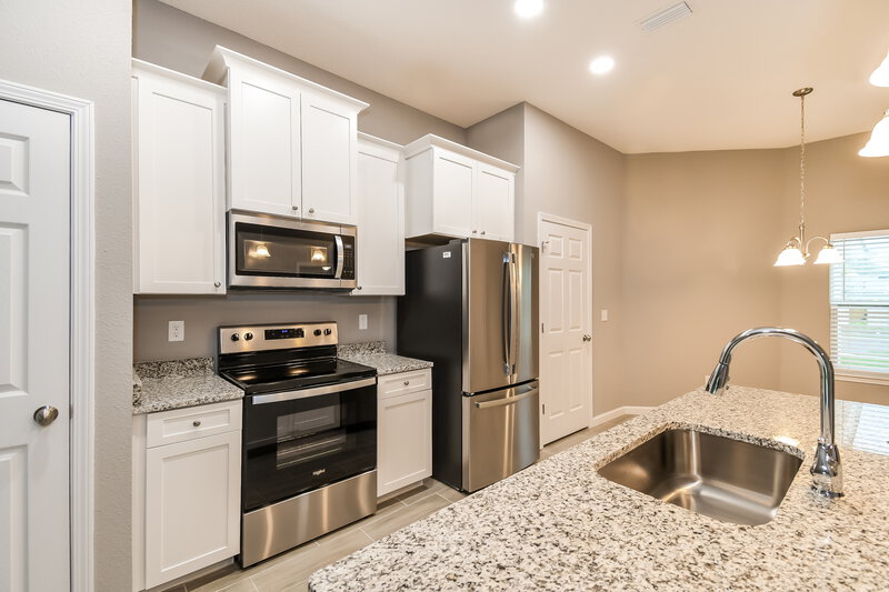 1,825/Mo, 6020 Patriots Landing Ln Jacksonville, FL 32244 Kitchen View 3