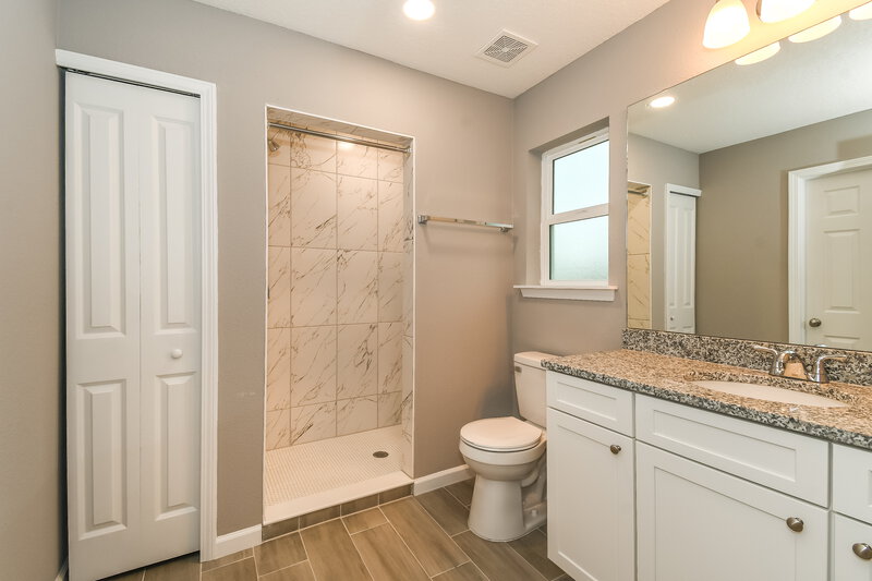 1,825/Mo, 6020 Patriots Landing Ln Jacksonville, FL 32244 Main Bathroom View