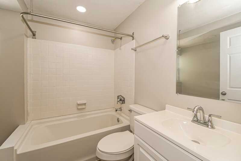 1,770/Mo, 1294 Bear Run Blvd Orange Park, FL 32065 Main Bathroom View
