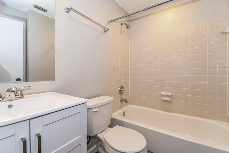 1,770/Mo, 1294 Bear Run Blvd Orange Park, FL 32065 Bathroom View