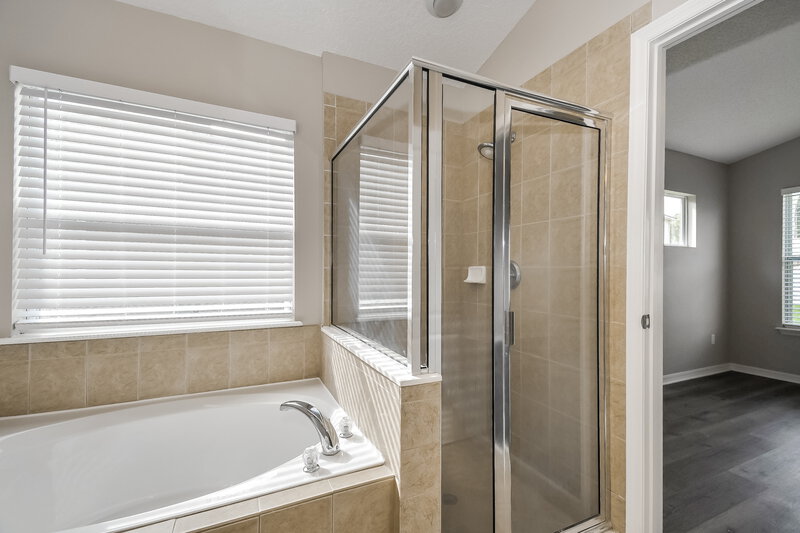 2,030/Mo, 1098 Maple Ln Orange Park, FL 32065 Main Bathroom View 2