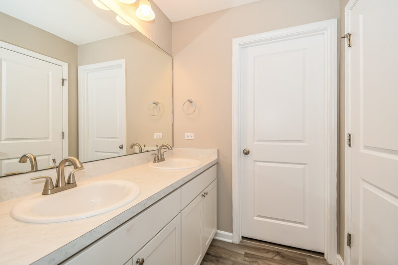2,300/Mo, 2938 Hanging Valley Ln Orange Park, FL 32065 Main Bathroom View