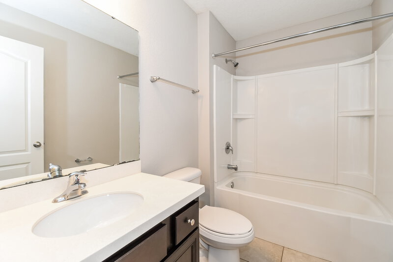 1,890/Mo, 4161 Fishing Creek Ln Middleburg, FL 32068 Bathroom View