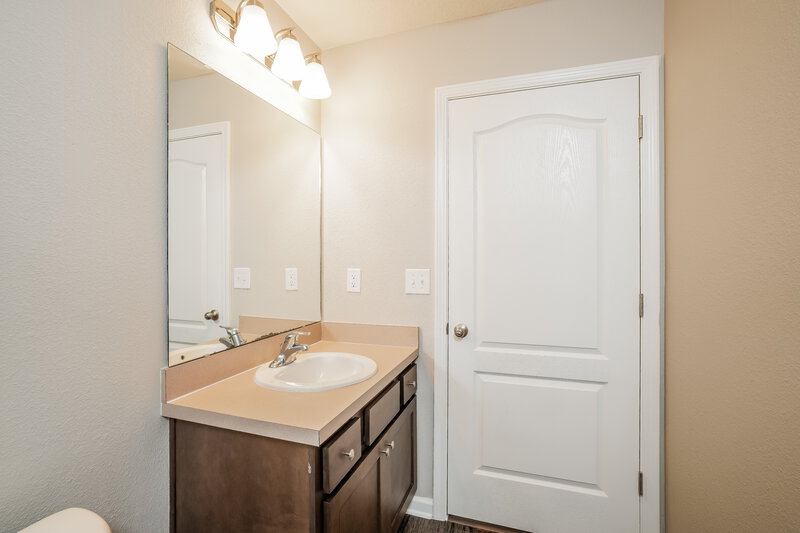 1,975/Mo, 2990 Fisher Oak Pl Green Cove Springs, FL 32043 Main Bathroom View