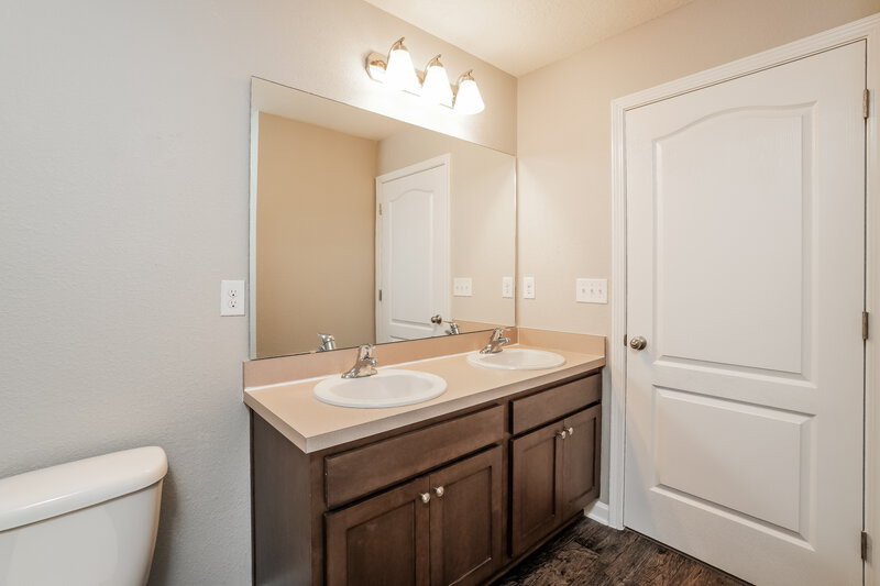 1,975/Mo, 2990 Fisher Oak Pl Green Cove Springs, FL 32043 Bathroom View