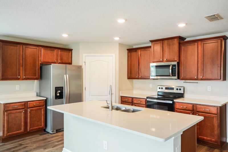 2,090/Mo, 3514 Song Bird Lakes Dr Green Cove Springs, FL 32043 Kitchen View 3